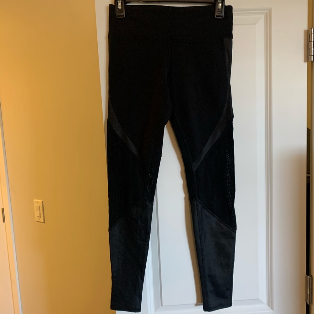 Alo Yoga leggings. GUC.